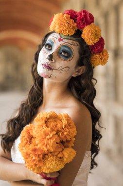 Bir eski mezarlığı, Guadalajara, Meksika Catrina mezarlığı ile düğün Giydir.