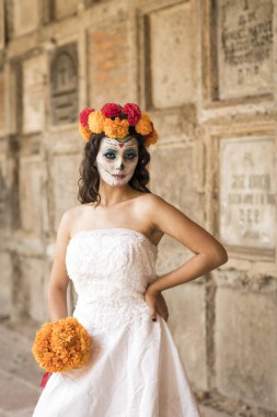 Bir eski mezarlığı, Guadalajara, Meksika Catrina mezarlığı ile düğün Giydir.