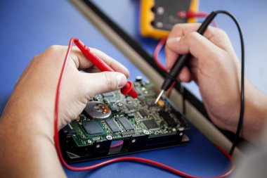 Teknisyen sabitleme bilgisayar donanım