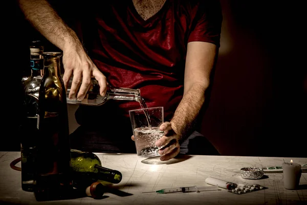 Genç Adam Alkolizm Sigara Uyuşturucu Bağımlılığı Kötü Alışkanlıklardan Kaybetti — Stok fotoğraf