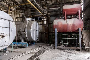 Sanayi Bölgesi terk edilmiş eski yıkılan fabrika 