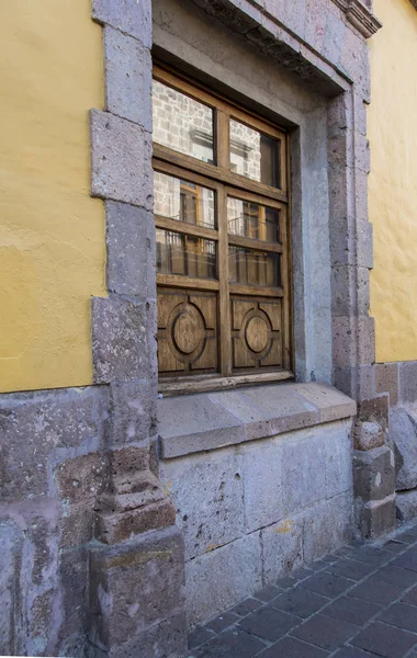 Okna Ulice Koloniální Morelia Michoacan Mexiko — Stock fotografie