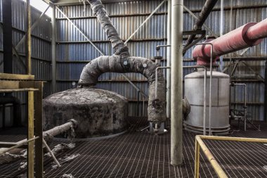 Sanayi Bölgesi terk edilmiş eski yıkılan fabrika 