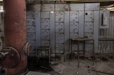 Sanayi Bölgesi terk edilmiş eski yıkılan fabrika 