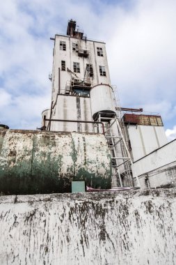 Sanayi Bölgesi terk edilmiş eski yıkılan fabrika 