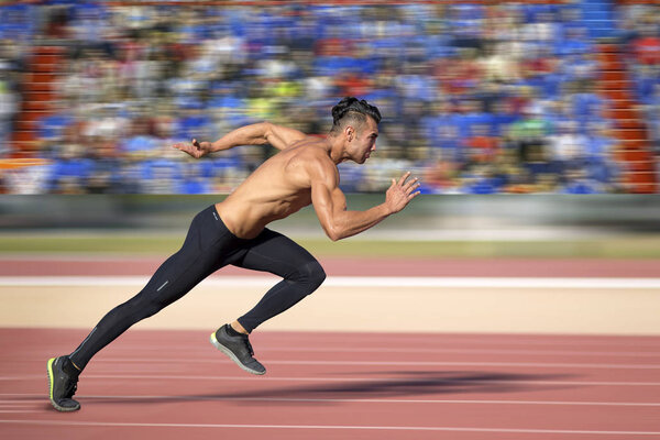 Спринтер уходит на беговой дорожке. Взрывной старт
.