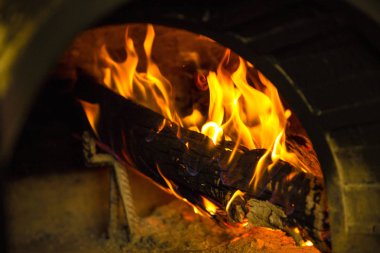 yanan kömür ateşi ahşap rustik fırın