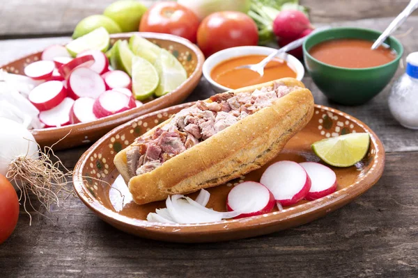 Pastel Cerdo Ahogado Con Salsa Comida Típica Mexicana Guadalajara Mesa — Foto de Stock