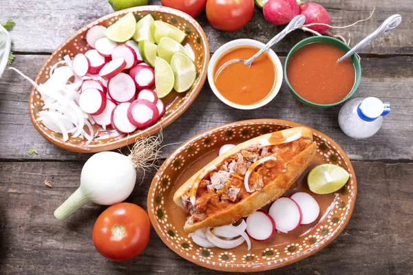 Bolo Porco Afogado Com Molho Comida Típica Mexicana Guadalajara Mesa — Fotografia de Stock