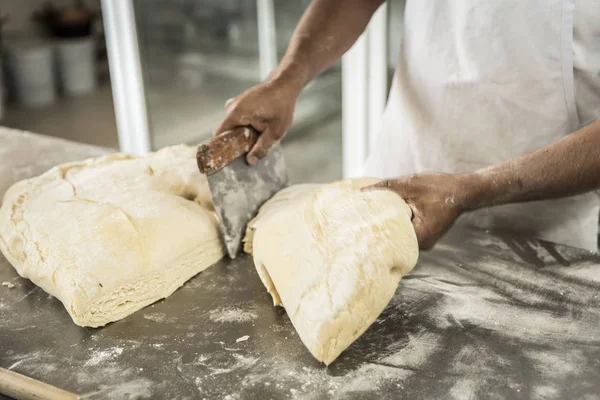 Hands Baker Cutting Dough Preparation Bread — Stock Photo, Image