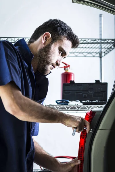 Mecánica Verificación Mano Fijación Coche Roto Garaje Servicio Del Coche — Foto de Stock