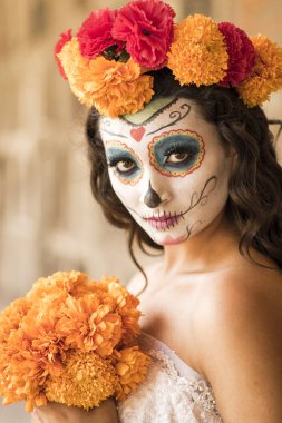 Catrin ve Catrina mezarlığı ile düğün elbiseler bir eski mezarlığı Guadalajara, Meksika.