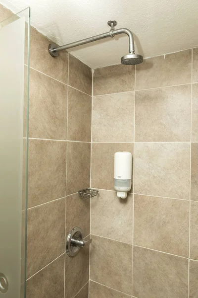 Entsättigte Hotel Oder Motelbadezimmer Innenraum Des Badezimmers Dusche — Stockfoto