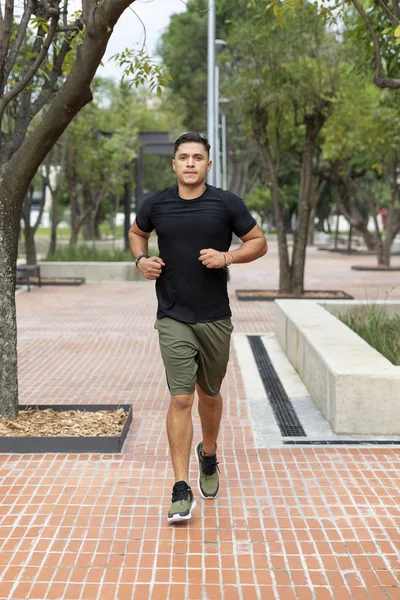 Homem Jovem Atraente Fazendo Fitness Parque Livre — Fotografia de Stock