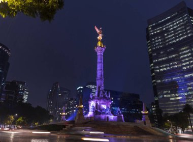 Angel de la Indepencia Mexico City'de Anıtı gece atış
