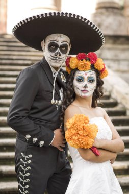 Catrin ve Catrina mezarlığı ile düğün elbiseler bir eski mezarlığı Guadalajara, Meksika.