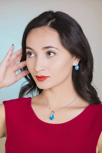 Beautiful Latin Woman Wearing Jewelry Pieces — Stock Photo, Image