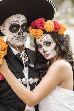 Catrin ve Catrina mezarlığı ile düğün elbiseler bir eski mezarlığı Guadalajara, Meksika.