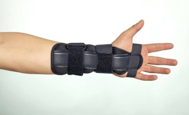 Adam el ile ayarlanabilir Immobilizer kemikler ve kaslar hasar ve yaralanmalar için... Ortopedik device.human, karanlık, 