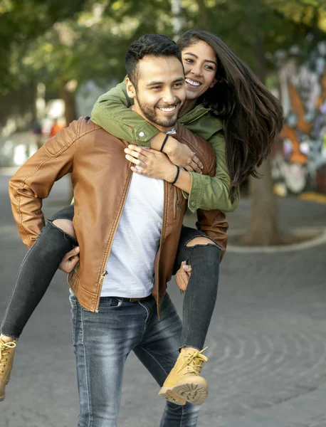 Birbirine aşık çift