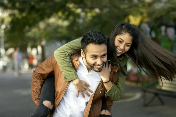 Birbirine aşık çift