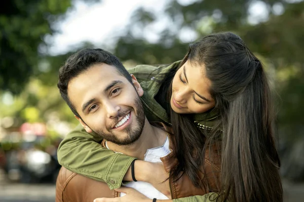 Birbirine aşık çift