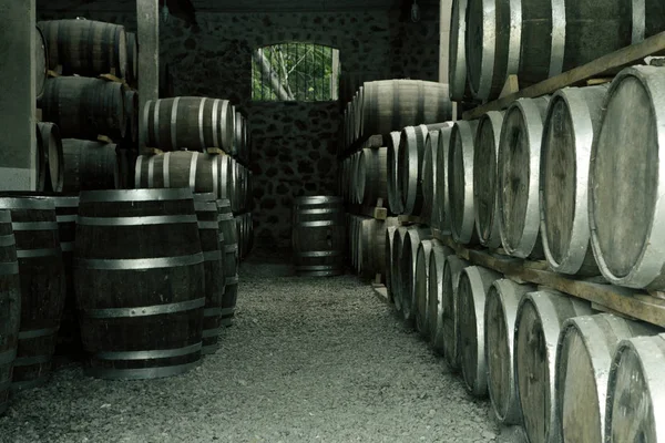 Pilha de barris de vinho — Fotografia de Stock