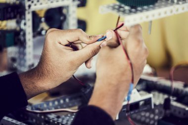 elektrik teknisyeni adam