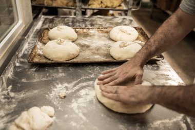 ekmek üretiminde usta fırıncı nın elleri