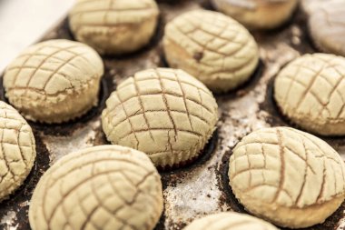 Lezzetli el yapımı ekmek ile Sepet