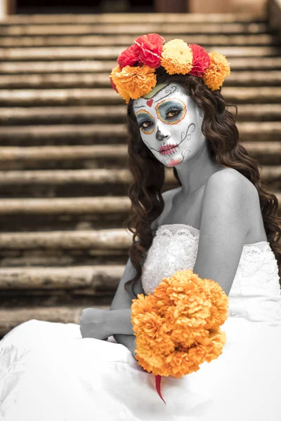 Mezarlıkta Catrin ve Catrina 