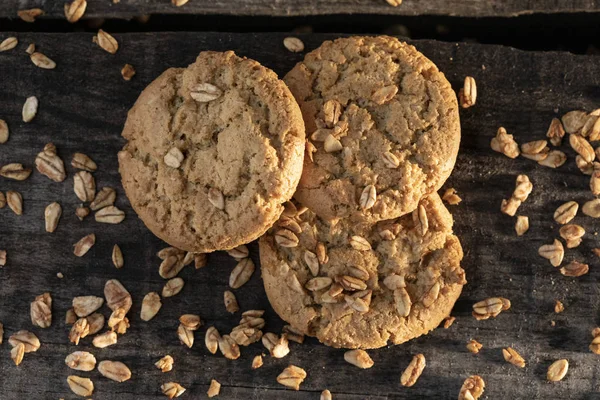 Tam tahıllı yulaf ezmesi ile çerezler.