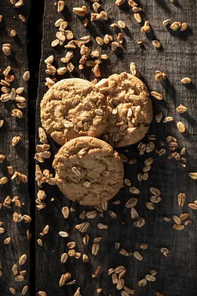 Tam tahıllı yulaf ezmesi ile çerezler.