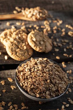 Tam tahıllı yulaf ezmesi ile çerezler.