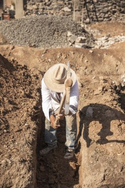 İnşaatta çalışan erkeklerin detayı