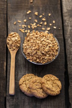 Tam tahıllı yulaf ezmesi ile çerezler.