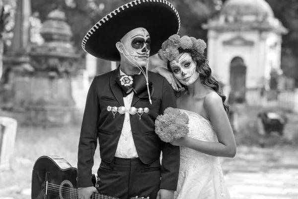 カトリンと結婚式と墓地にカトリーナ 古い墓地のグアダラハラ メキシコのドレスします — ストック写真