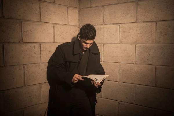 Dark Dramatic Scene Smoking Room Heavy Smoke Detective Reading Book — Stock Photo, Image