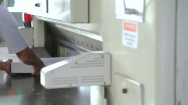  bir endüstriyel fabrikaya yaklaşmak