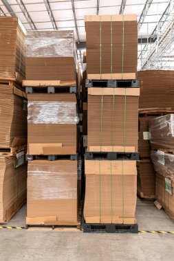 Üretim sırasında bir ofset yazdırma makinesini kapat