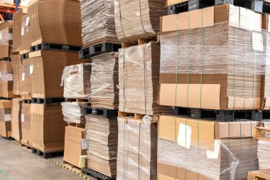 Üretim sırasında bir ofset yazdırma makinesini kapat