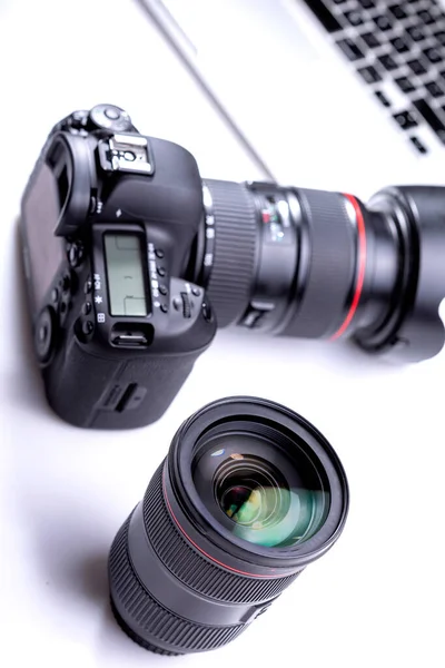 Professional Photographic Equipment Digital Camera Lenses Accessories Dark Atmosphere — Stock Photo, Image