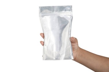 Folyo paket çantalı eller kırpma yolu ile beyaz arkaplanda izole