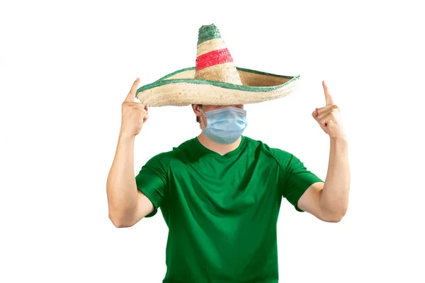 Messicano Con Una Camicia Calcio Verde Una Maschera Con Grido — Foto Stock