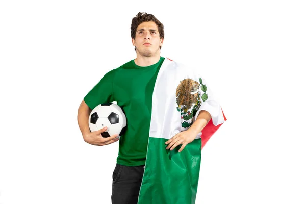 Jovem Homem Patriótico Com Uma Bola Futebol Uma Bandeira Mexicana — Fotografia de Stock