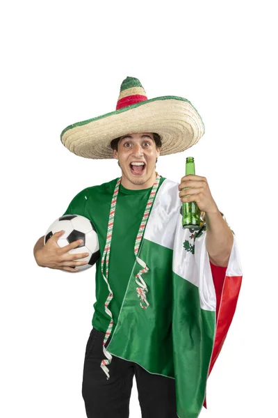 レンジャーの帽子とメキシコの旗を持つ若い愛国者メキシコ人 独立記念日の感情の叫び — ストック写真