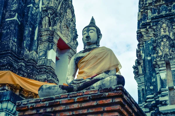 泰国Ayutthaya庙宇中的老佛像 — 图库照片
