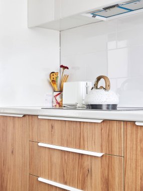 Modern Whit mutfak iç dekorasyonunun ayrıntıları