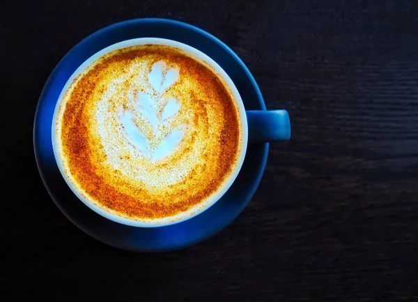 Zerdeçal Latte güzel Latte sanat ile