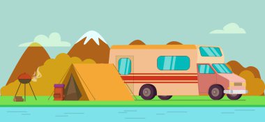 Nehir kenarında kamp karavan